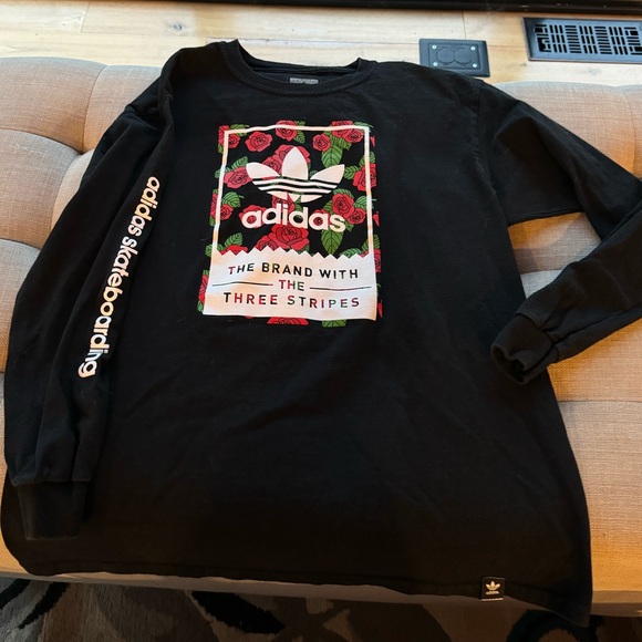 Adidas youth XL skateboarding long sleeved tee shirt the brand with the 3 stripe - Picture 1 of 4